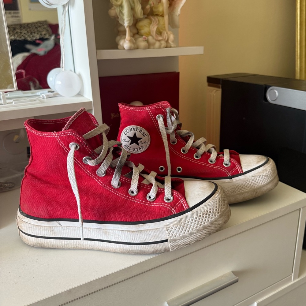 Platform Converse Red High-Top Sneakers Classic Design
